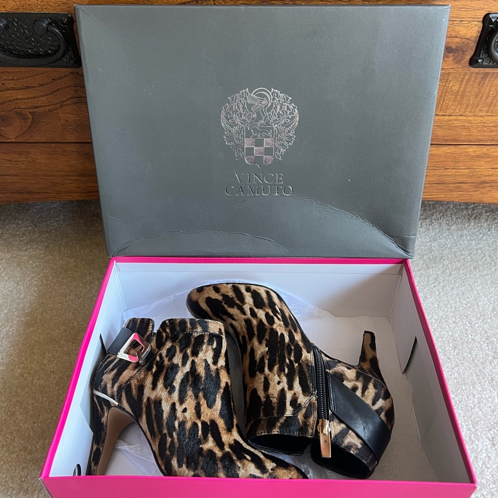 Vince Camuto Vernaya Ankle Boots - Size 5.5M
